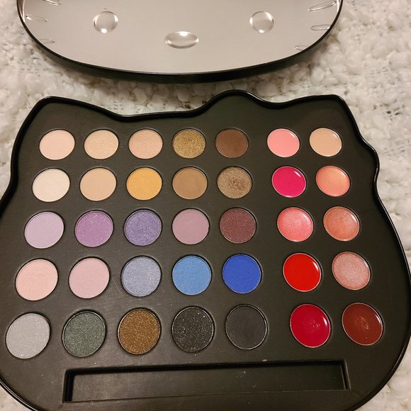 Hello Kitty Sephora Eyeshadow and Lipgloss Palette - Picture 5 of 6